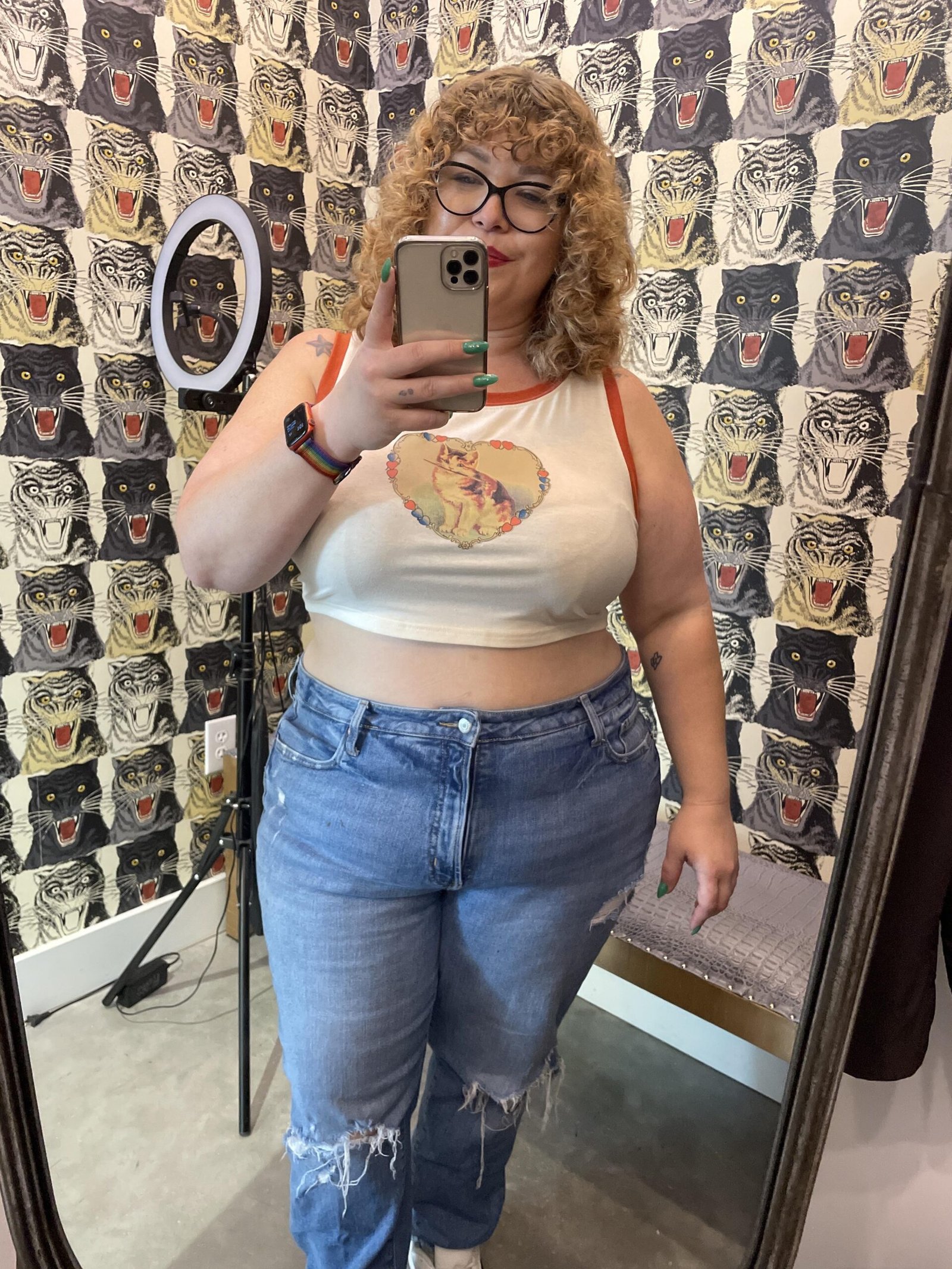 Source: https://www.reddit.com/r/PlusSize/comments/uqk2uv/a_few_outfits_from_over_the_last_few_months_f40/