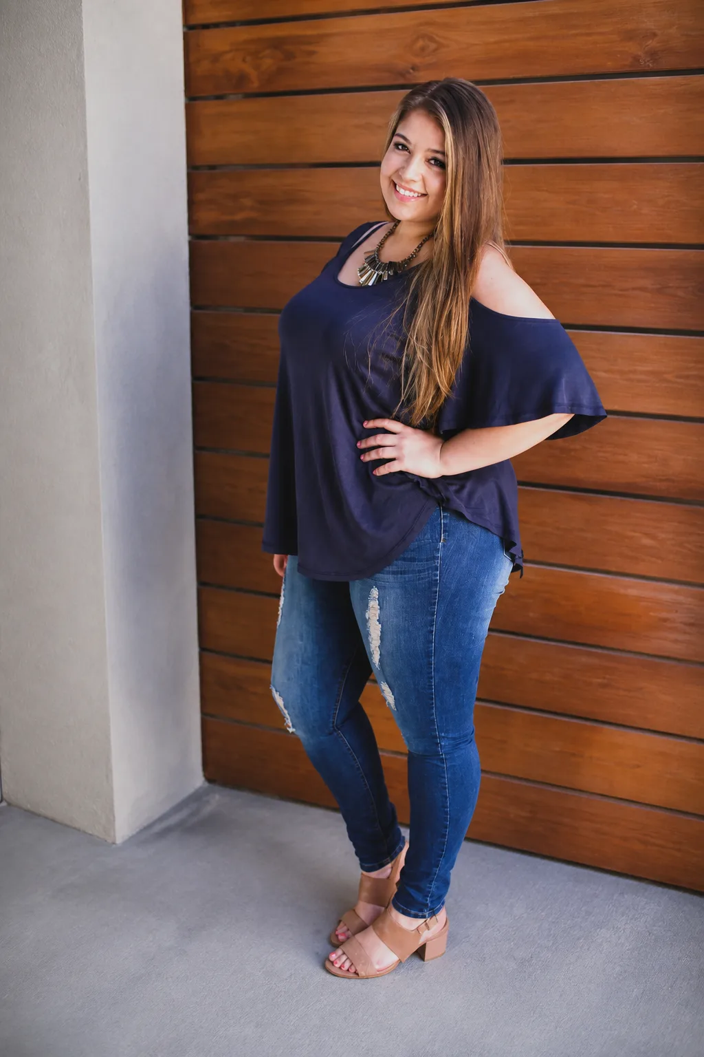 Casual Plus-Size Fall Outfit with Flowy Top