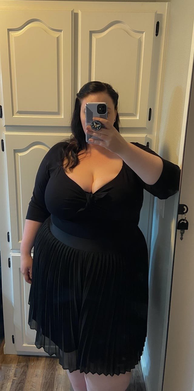 Source: https://www.reddit.com/r/PlusSizeFashion/comments/1ertxhk/what_to_wear_on_date_night/
