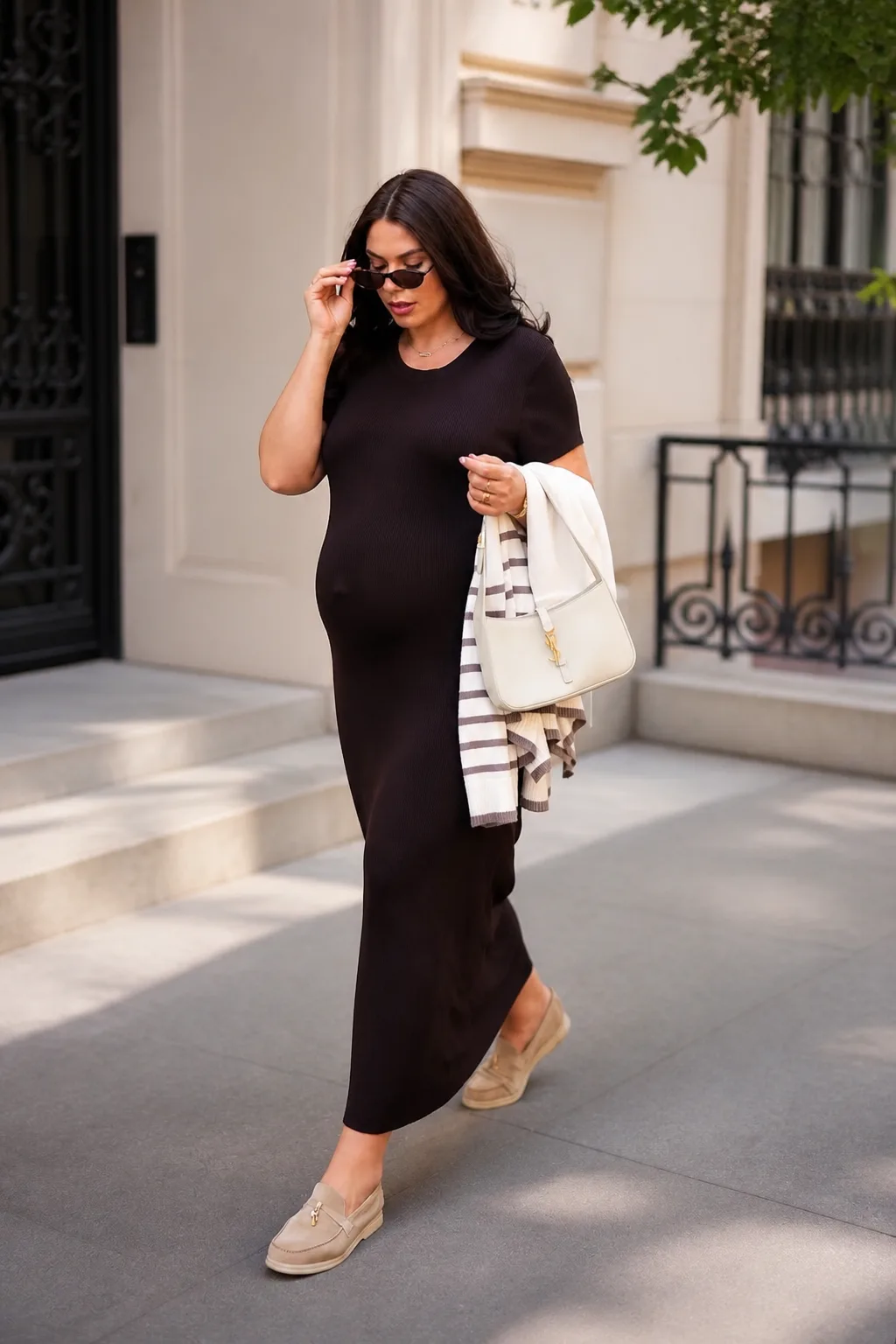 Chic and Simple: The Perfect Maternity Maxi Dress