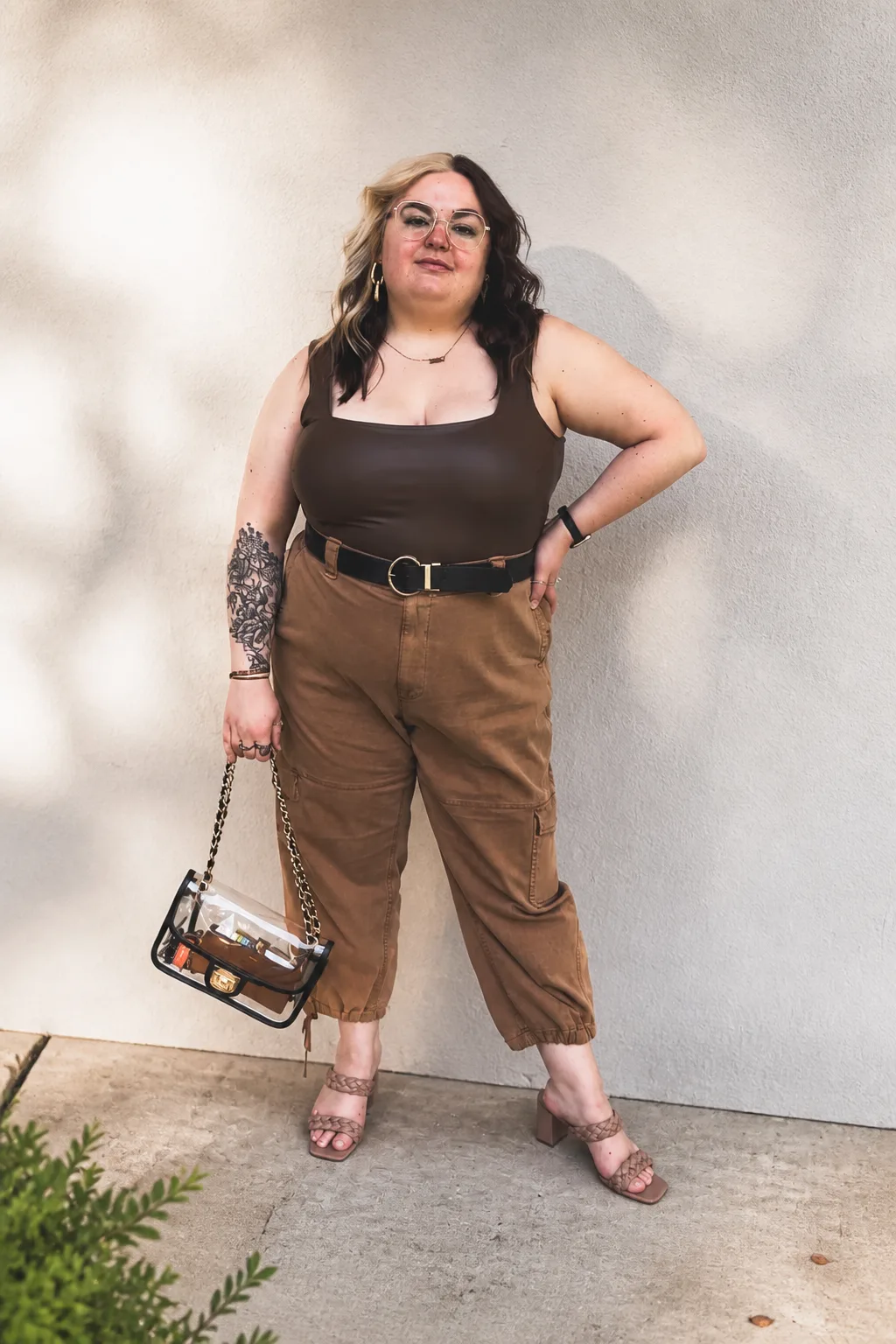Chic brown corset and cargo pants outfit