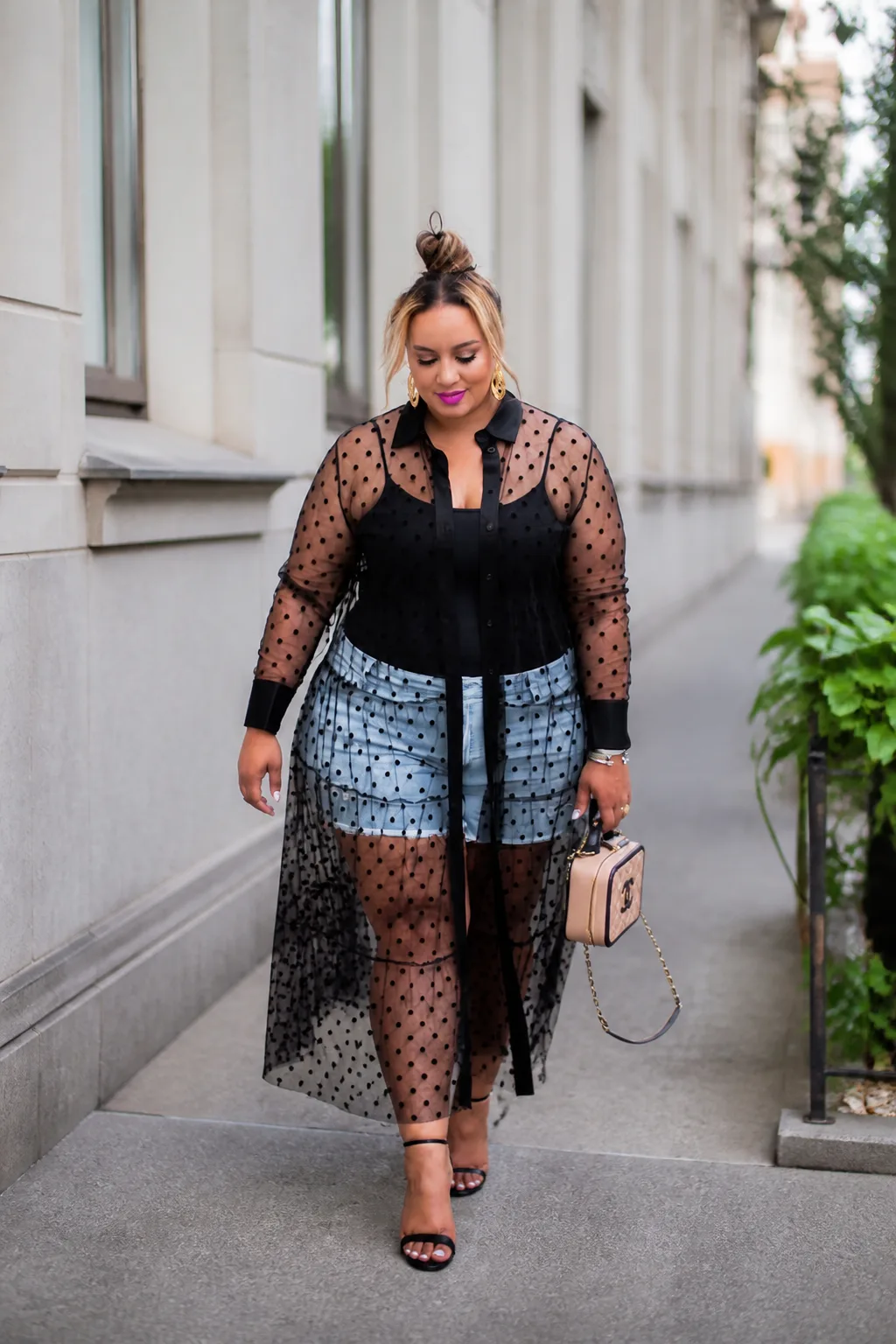 Chic Sheer Duster and Denim Concert Look