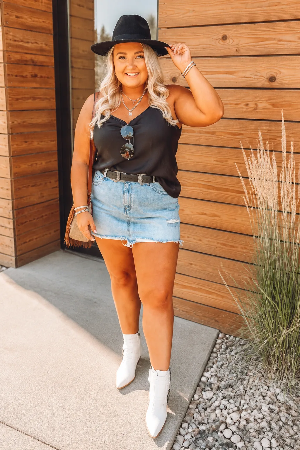 Classic Denim and Boots Plus Size Look