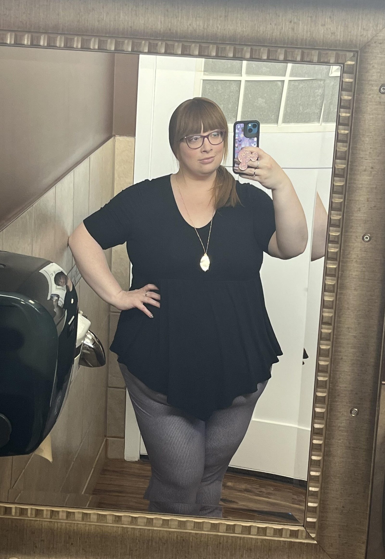 Source: https://www.reddit.com/r/PlusSize/comments/13hhbut/a_few_work_outfits_from_this_week/