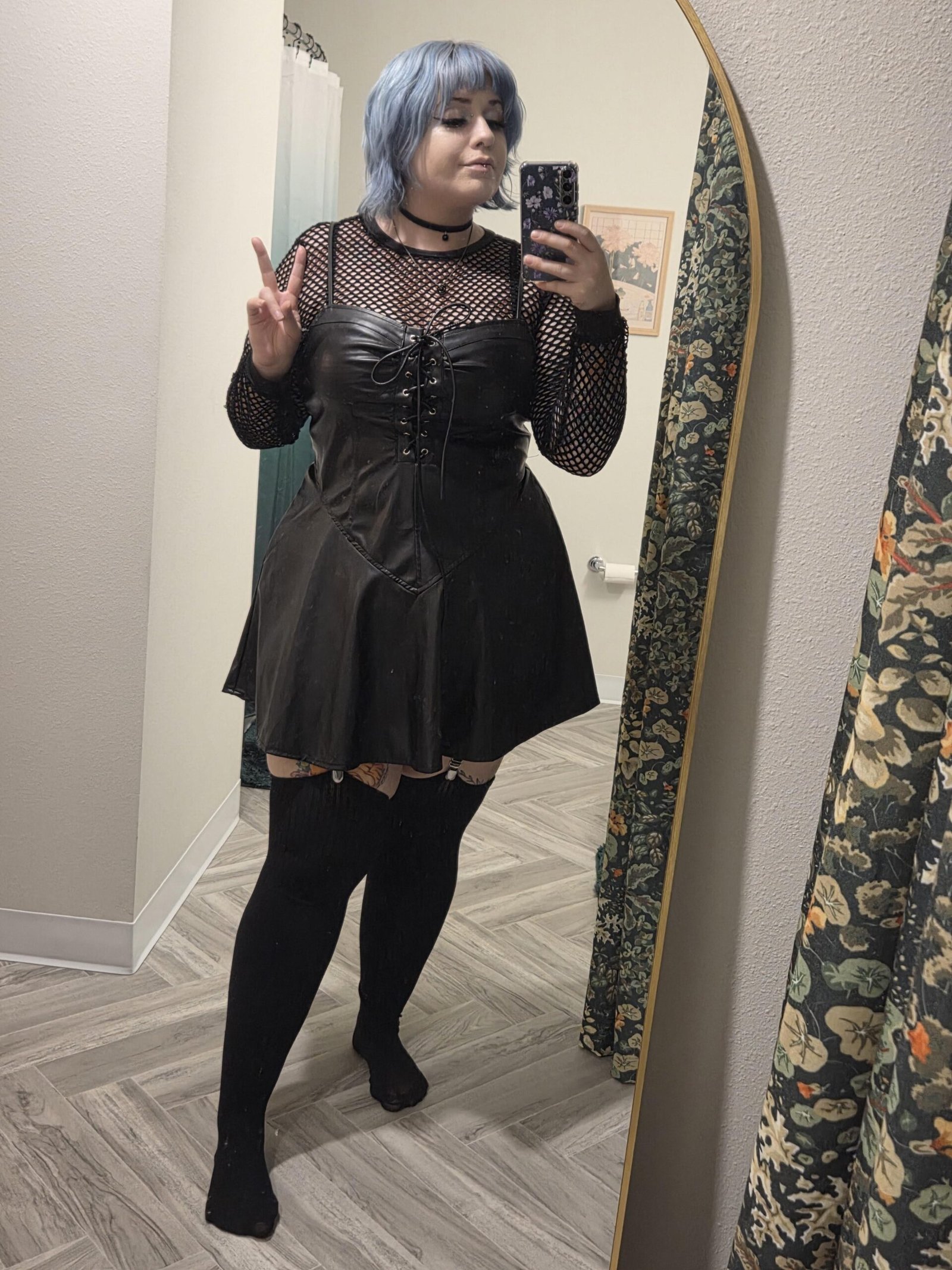 Source: https://www.reddit.com/r/PlusSizeFashion/comments/1oue9jc/some_of_my_recent_looks_as_an_alt_plus_size_girlie/