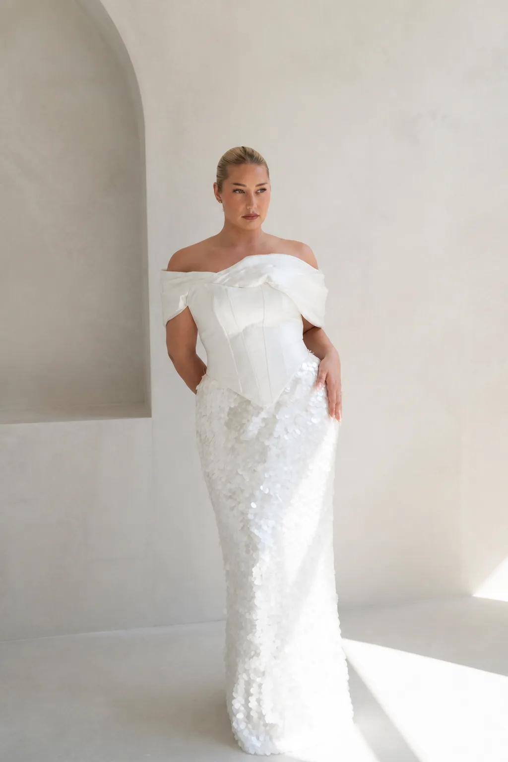 Elegant Off-the-Shoulder Lace Wedding Gown
