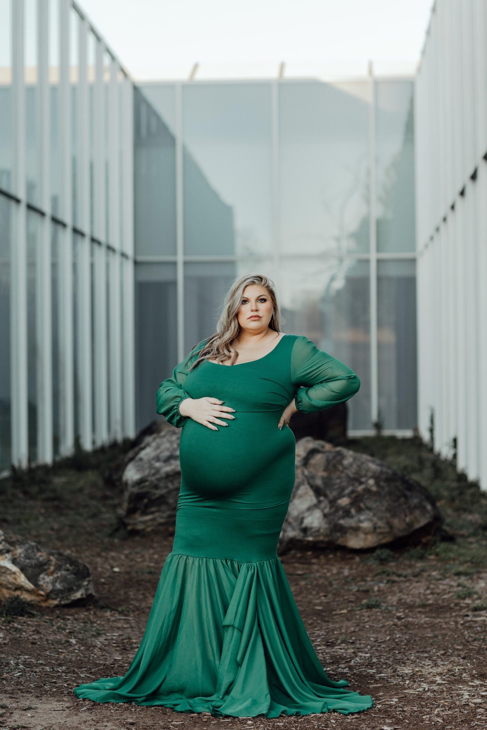Source: https://www.reddit.com/r/PlusSizePregnancy/comments/1j2l67b/plus_size_maternity_photos/