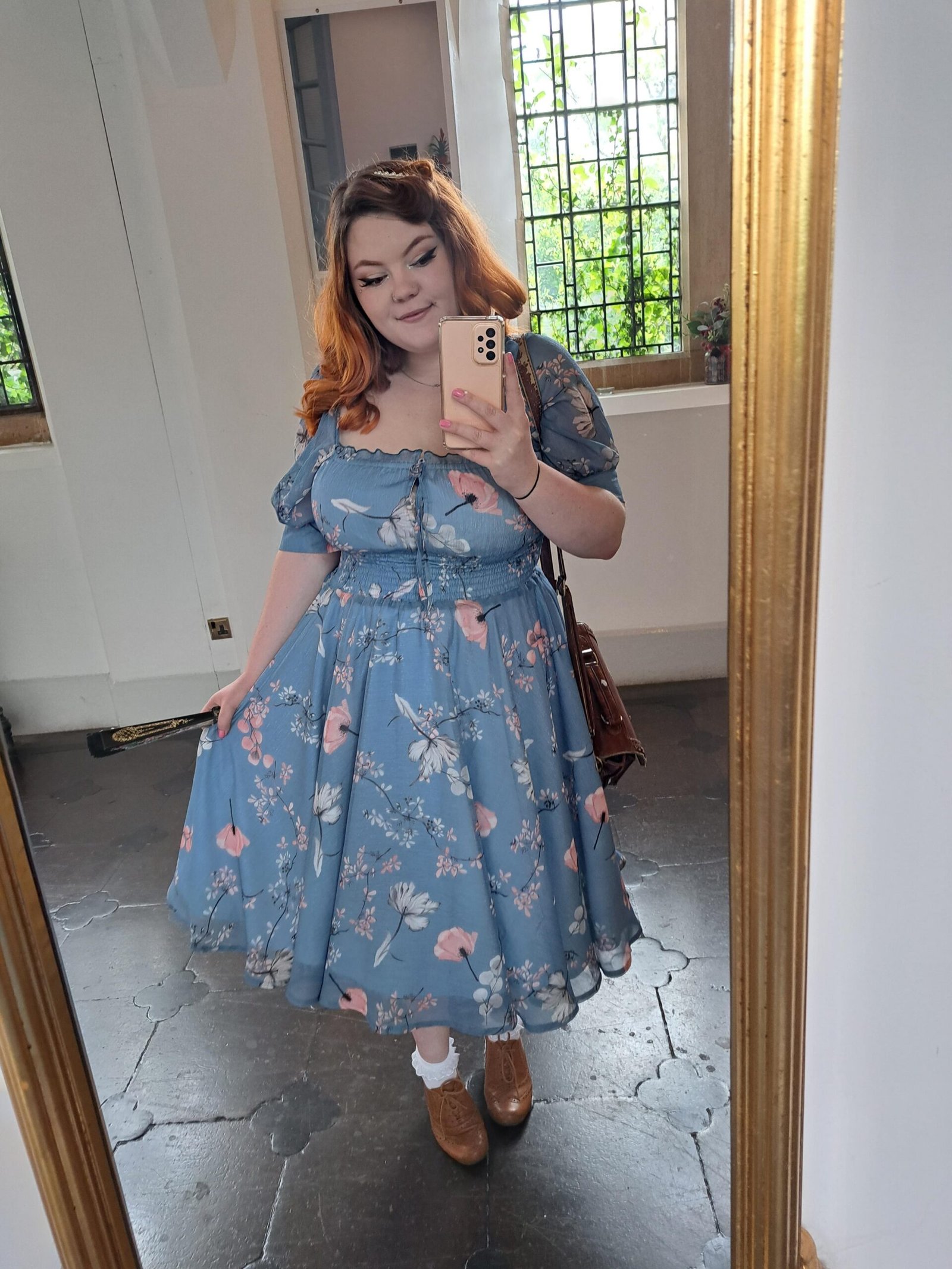 Source: https://www.reddit.com/r/VintageFashion/comments/y2fi76/plus_sized_ladies_where_are_your_favourite_places/