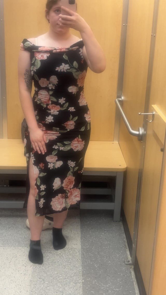 Source: https://www.reddit.com/r/fashion/comments/1mh210i/how_to_style_my_slightlyoverweight_hourglass_shape/