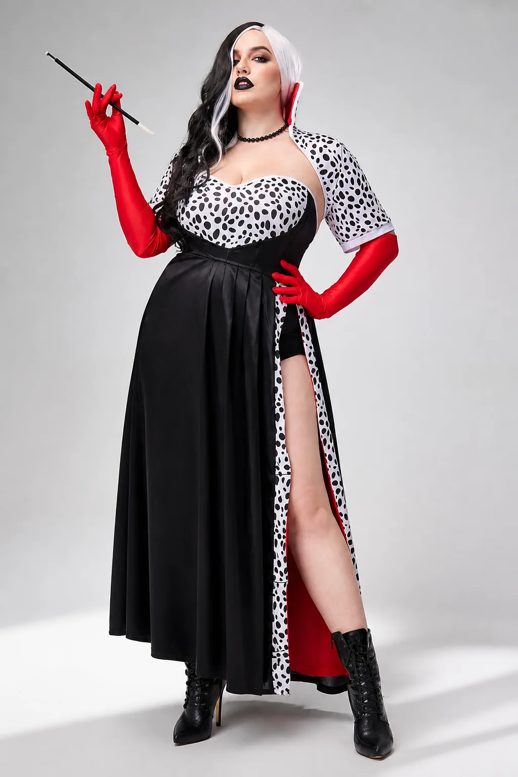 Glamorous Plus Size Cruella Halloween Costume Look