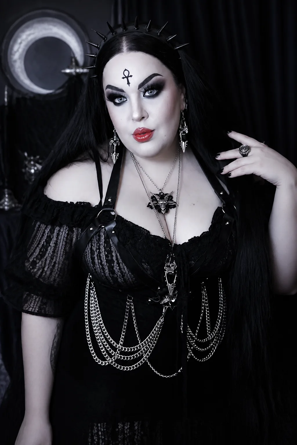 Romantic Plus Size Gothic Lookbook
