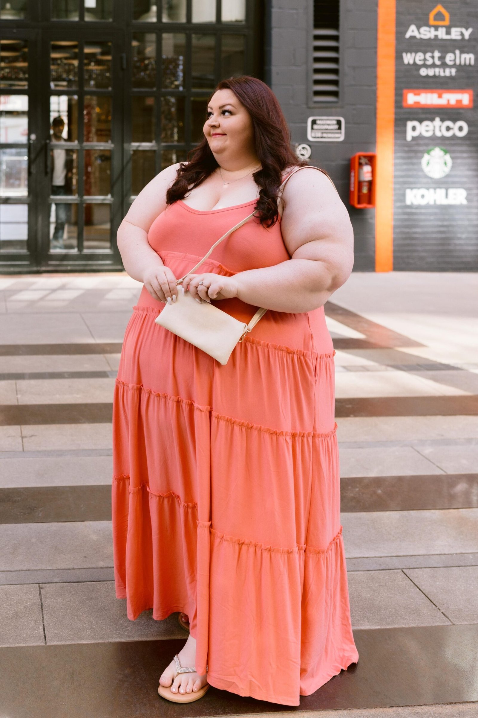 Source: https://www.reddit.com/r/PlusSize/comments/1cvsz7x/casual_reminder_to_let_the_arms_free_this_summer/