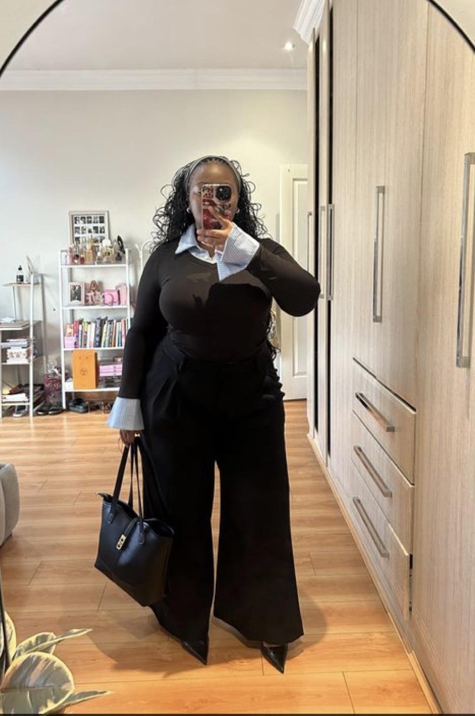 Source: https://www.reddit.com/r/PlusSize/comments/1sanqn1/business_attire/